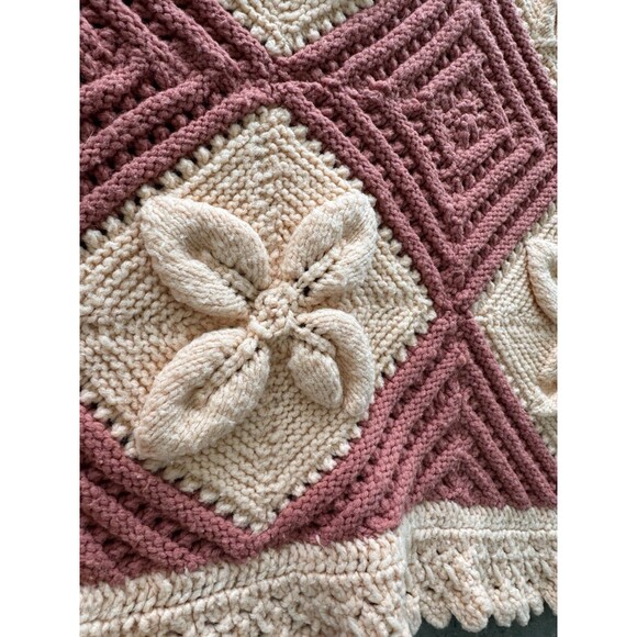 Vintage Hand Knit Crochet Granny 3D Floral Throw Blanket Afghan Peach Pink 65/40 - Picture 4 of 5